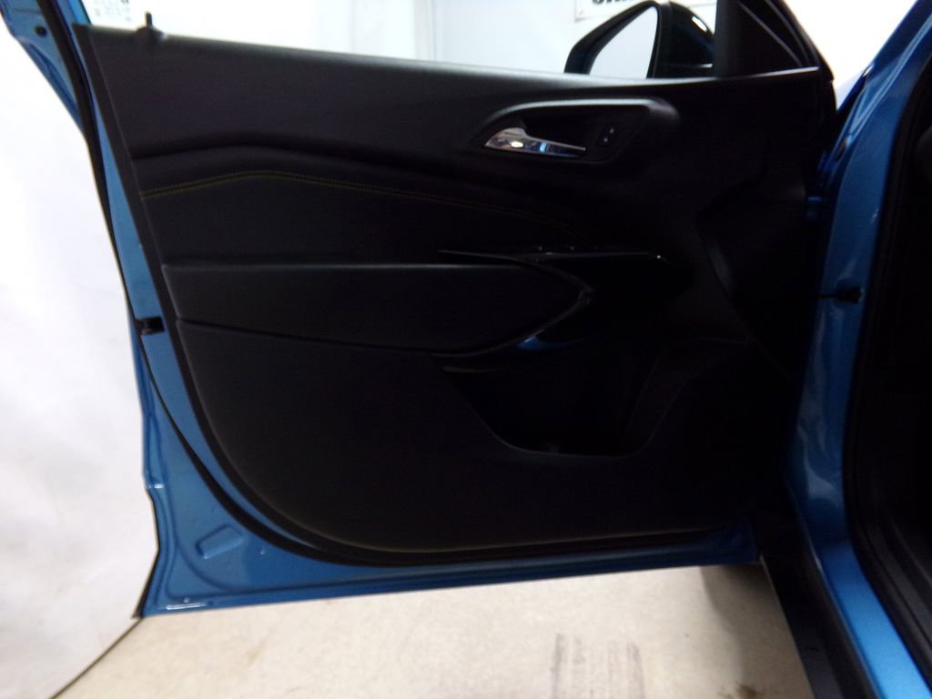 New 2025 Chevrolet Trax ACTIV w/ Sunroof Package image 13