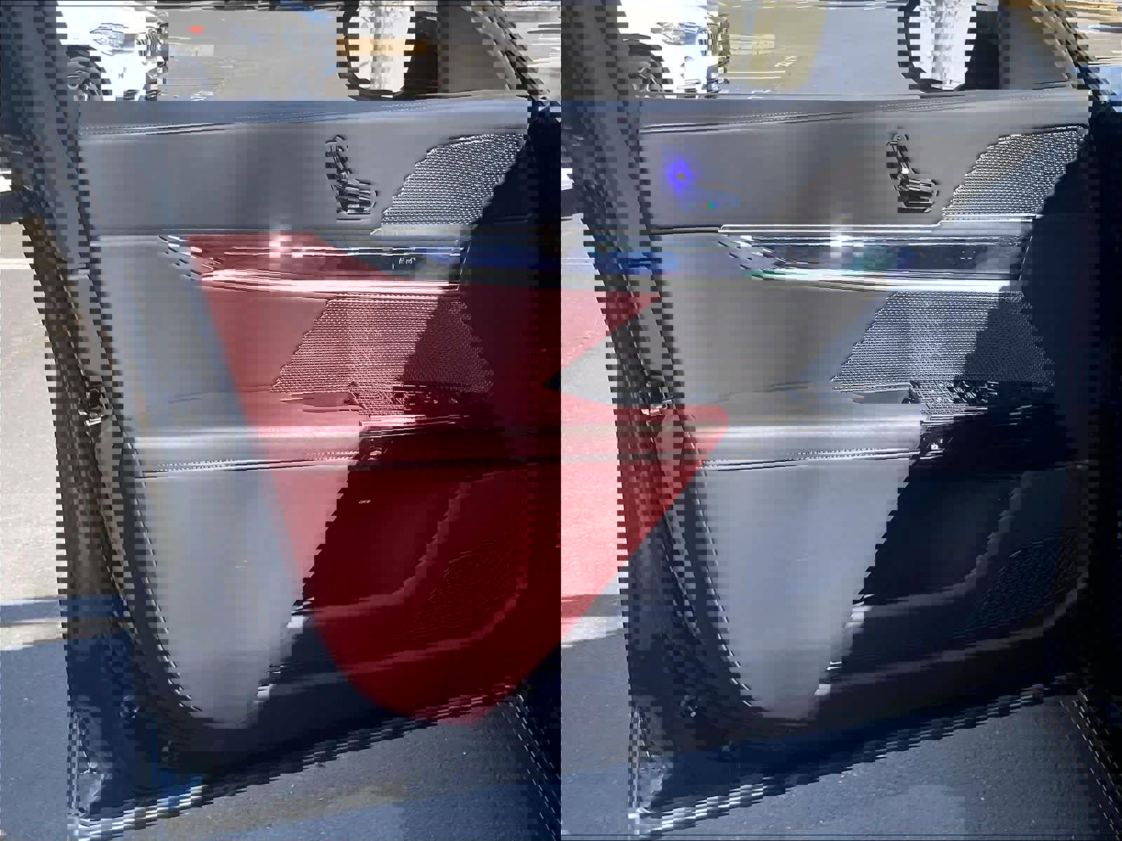 Used 2025 BMW 740i w/ Premium Package image 24