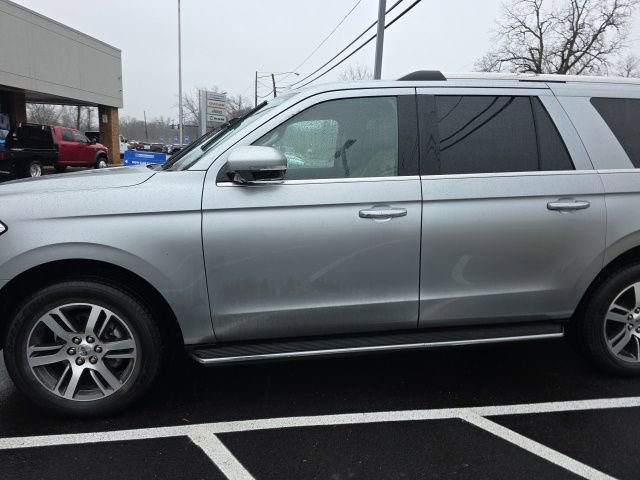 Used 2023 Ford Expedition Max Limited image 4