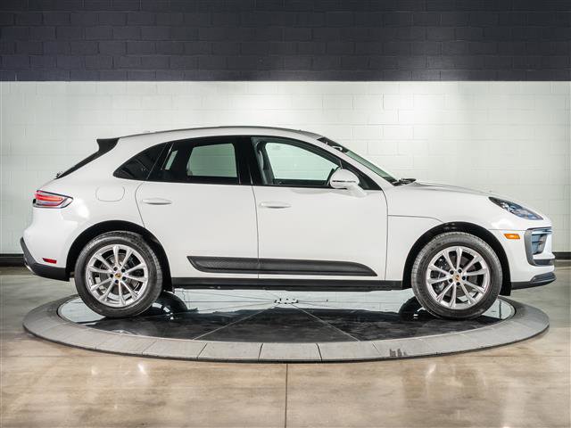 Certified 2025 Porsche Macan image 8