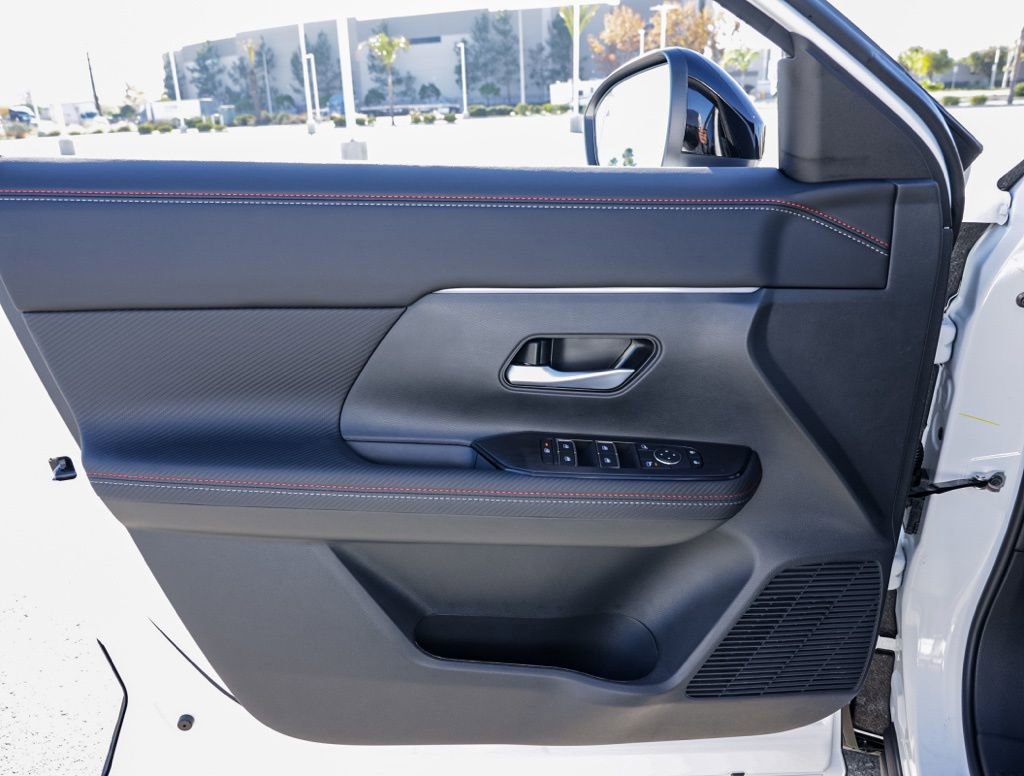 New 2026 Nissan Kicks SR image 13