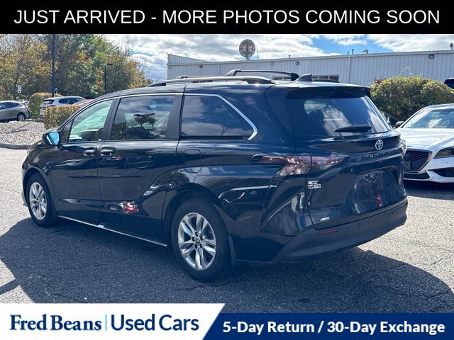 Used 2024 Toyota Sienna XLE w/ XLE Plus Package AWD/4WD image 6