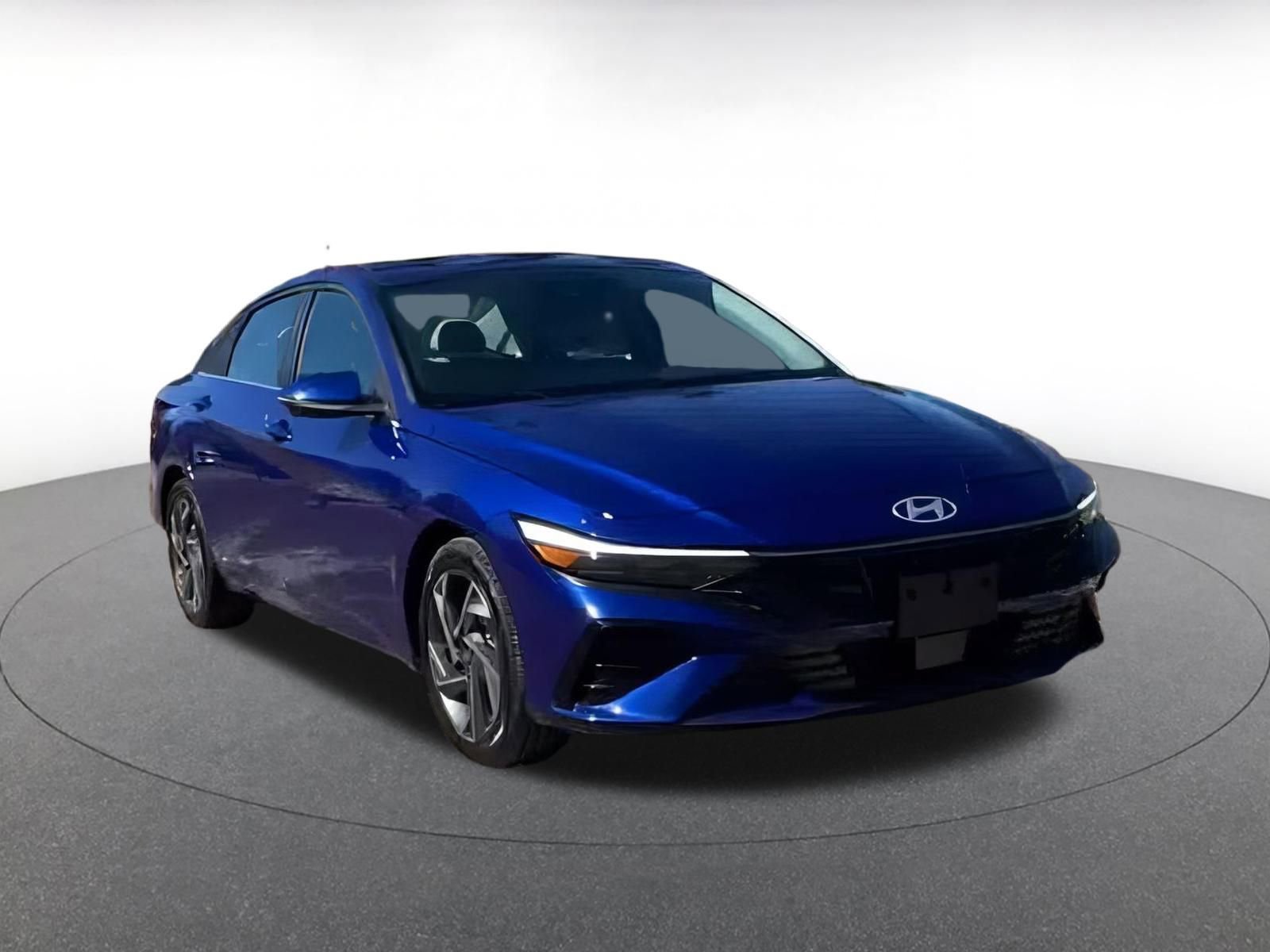 Used 2025 Hyundai Elantra Limited image 2