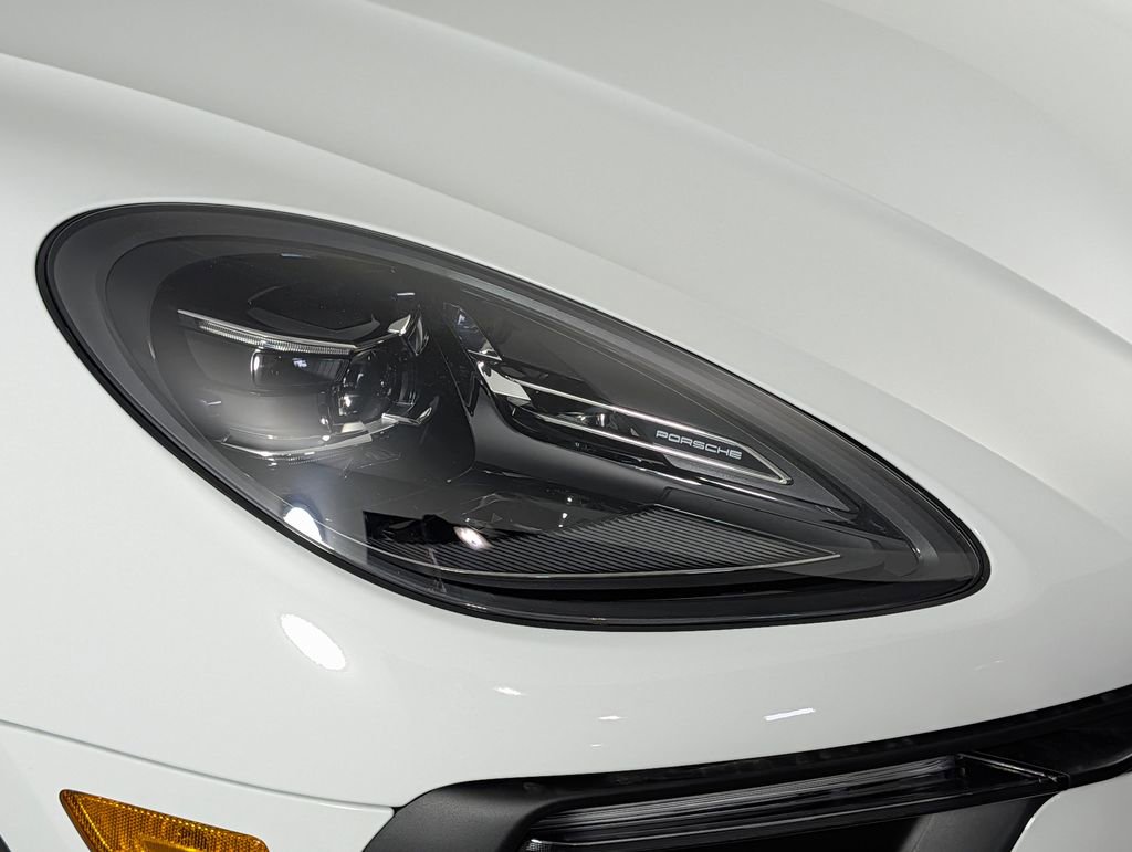 New 2026 Porsche Macan AWD/4WD image 15