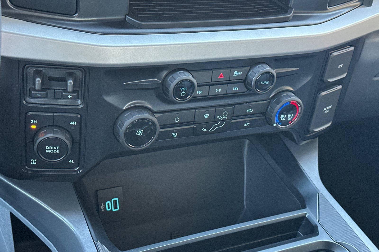 New 2026 Ford F250 XLT w/ FX4 Off-Road Package image 19