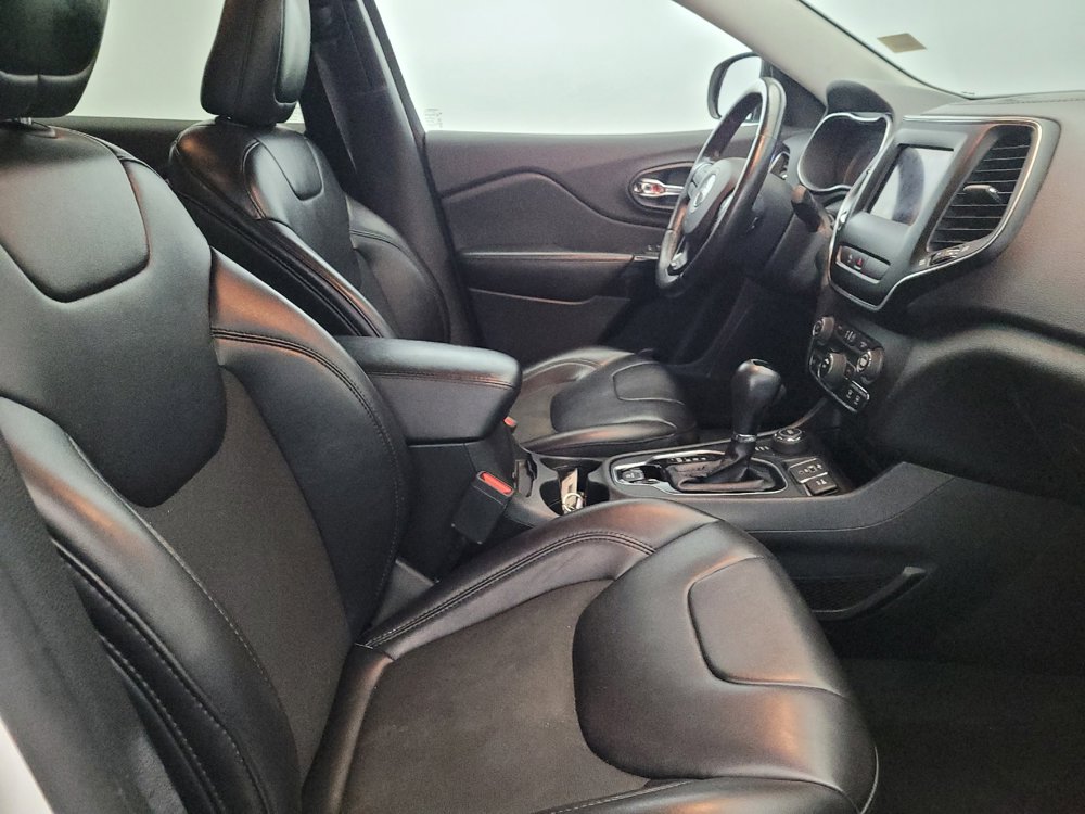 Used 2019 Jeep Cherokee Latitude Plus AWD/4WD image 21