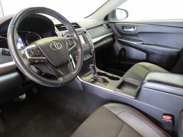 Used 2017 Toyota Camry SE image 4