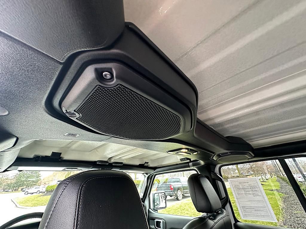 Used 2022 Jeep Gladiator Overland image 21