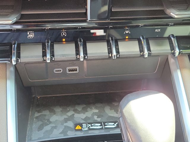 Used 2023 GMC Canyon Denali image 28