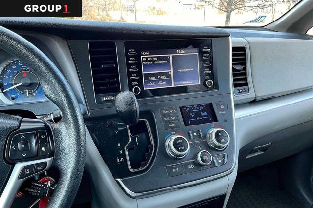 Certified 2018 Toyota Sienna L image 7