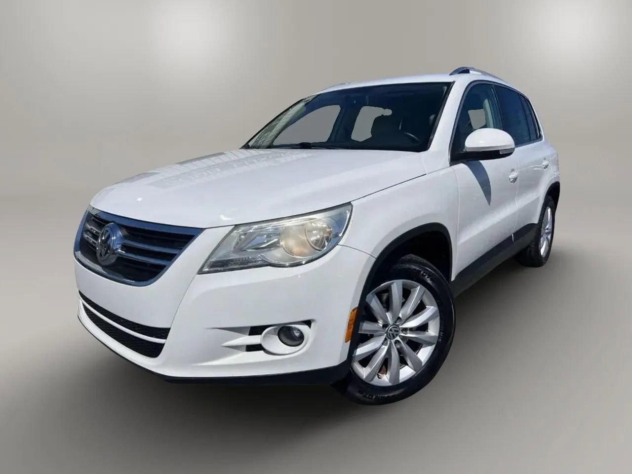 Used 2011 Volkswagen Tiguan S FWD image 1