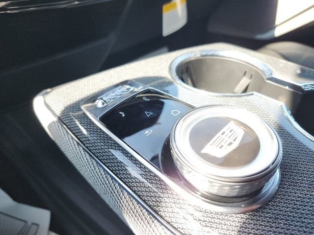 New 2025 Cadillac Optiq Luxury 2 image 34