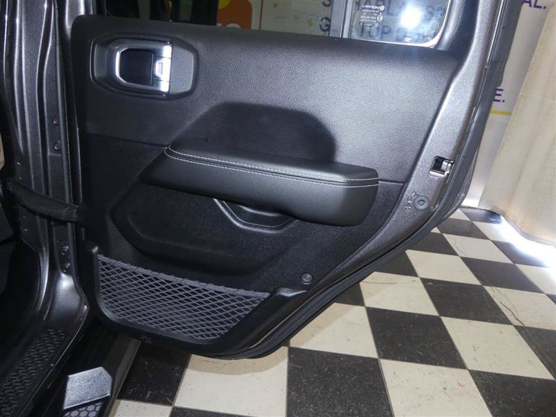 Used 2021 Jeep Gladiator Rubicon w/ Cold Weather Group AWD/4WD image 26