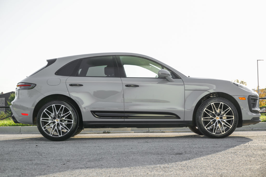 Certified 2023 Porsche Macan Turbo AWD/4WD image 22