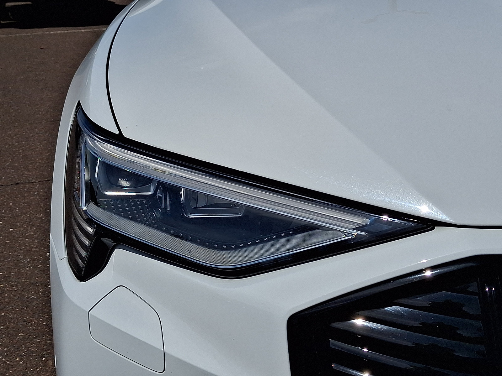 Used 2022 Audi e-tron Premium Plus w/ Premium Plus Package AWD/4WD image 9
