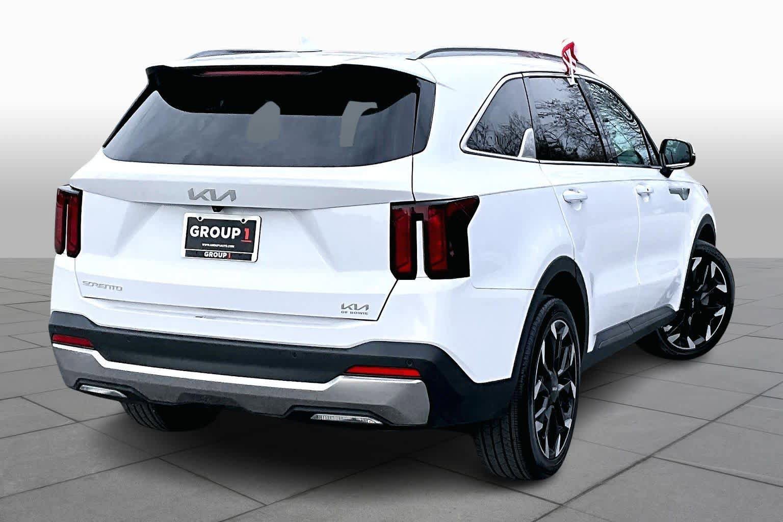 Used 2024 Kia Sorento EX w/ Panoramic Sunroof Package image 11