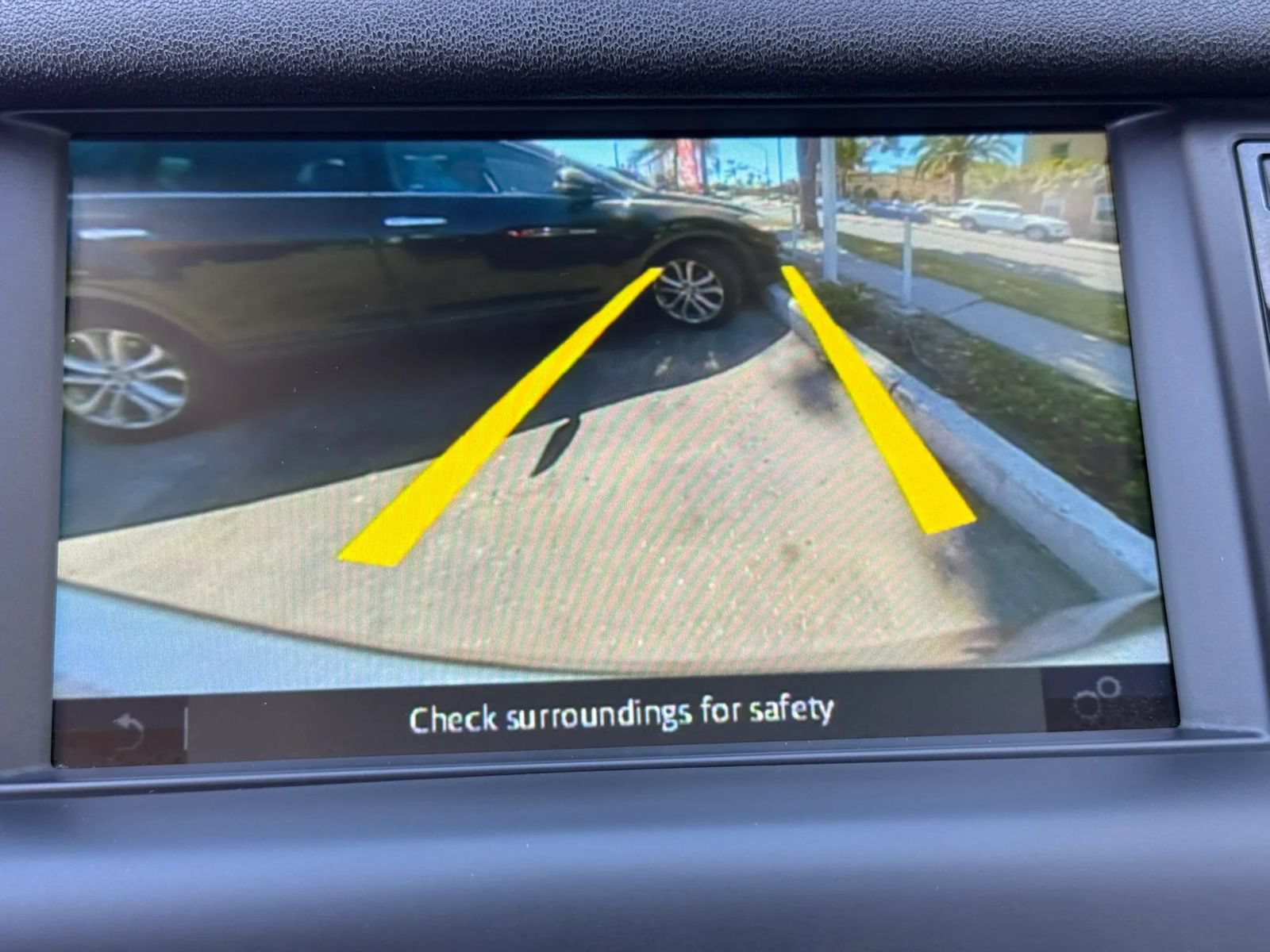 Used 2018 Land Rover Discovery Sport SE AWD/4WD image 23