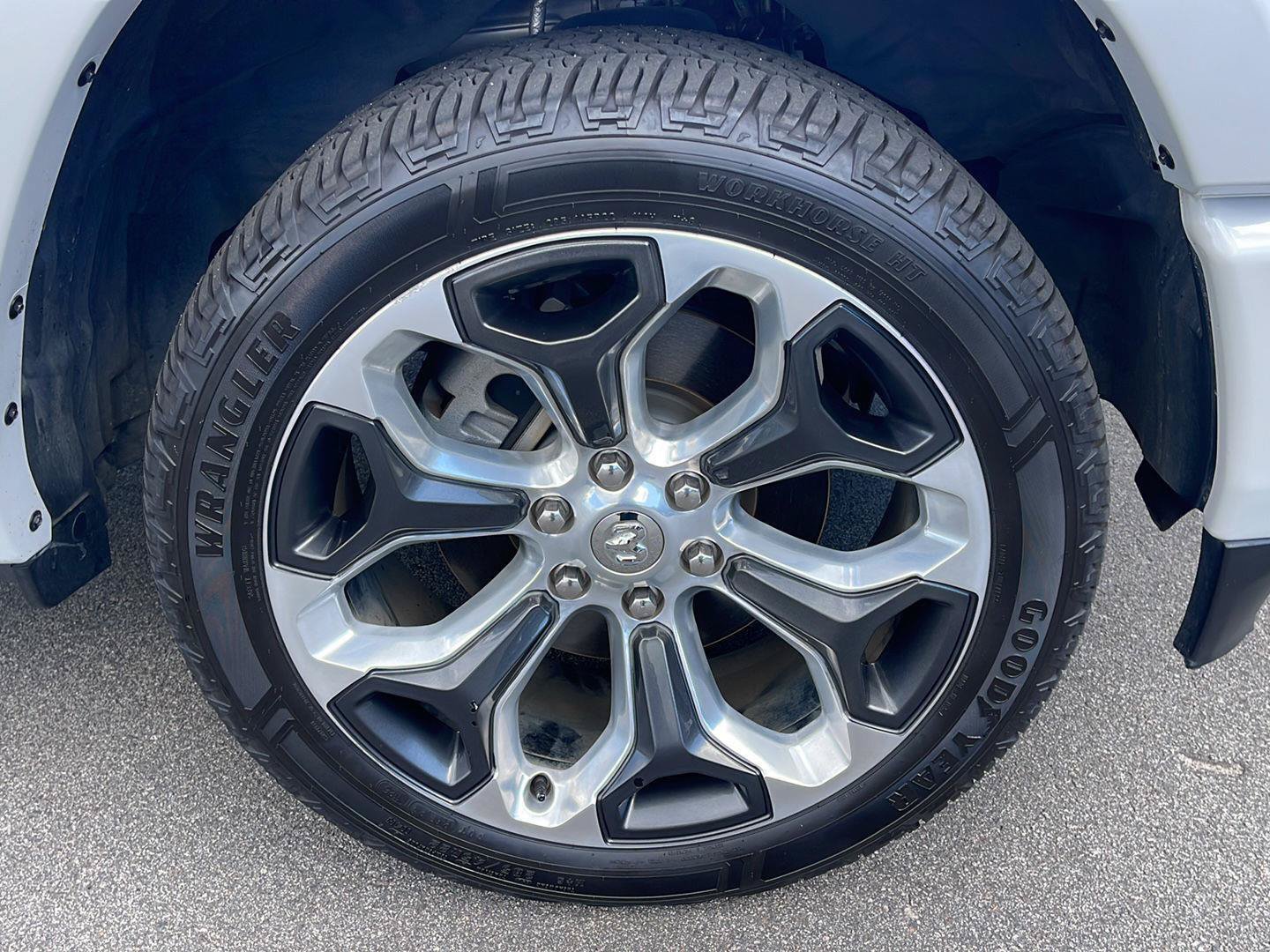 Used 2024 RAM 1500 Limited AWD/4WD image 12
