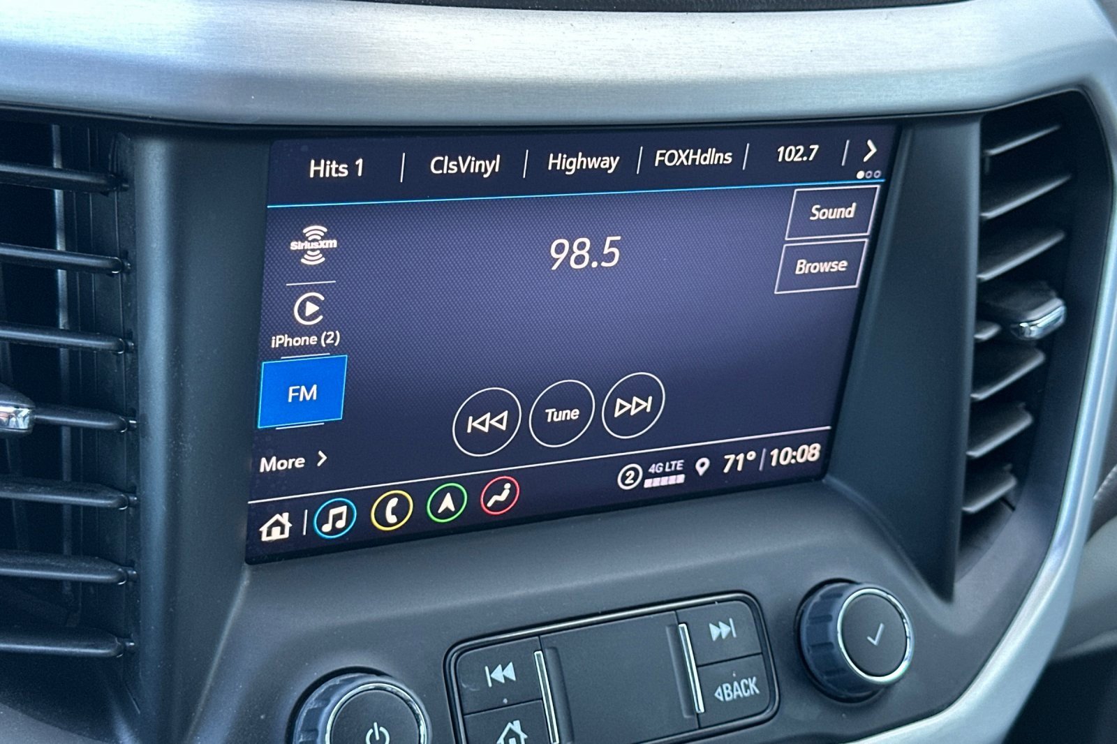 Used 2023 GMC Acadia SLT image 27