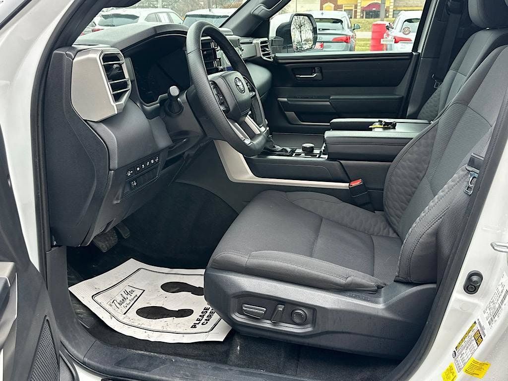 Certified 2025 Toyota Sequoia SR5 AWD/4WD image 15