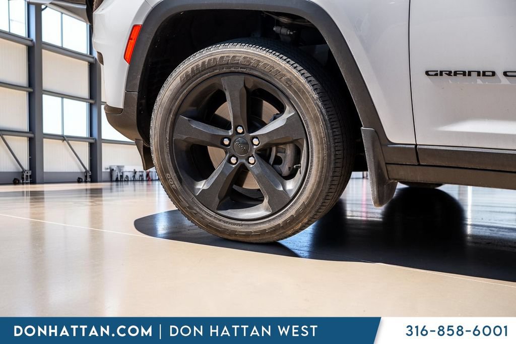 Used 2023 Jeep Grand Cherokee L Laredo AWD/4WD image 36