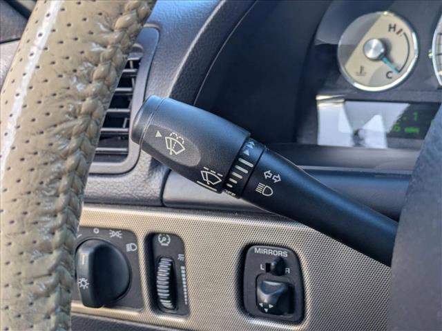 Used 2005 Ford Thunderbird image 13