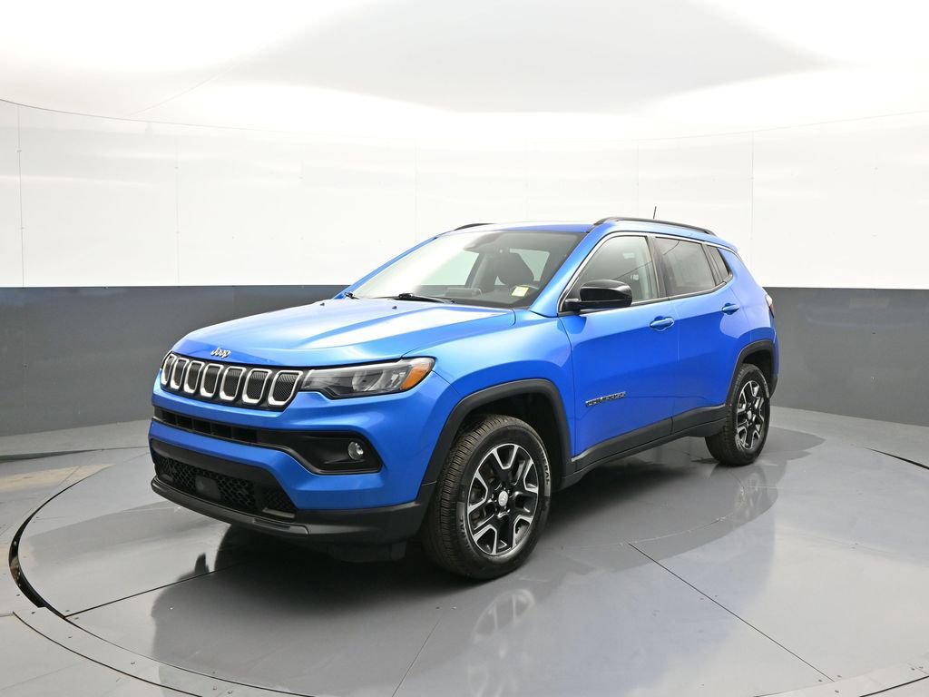 Used 2022 Jeep Compass Latitude w/ Sun and Sound Group AWD/4WD image 1
