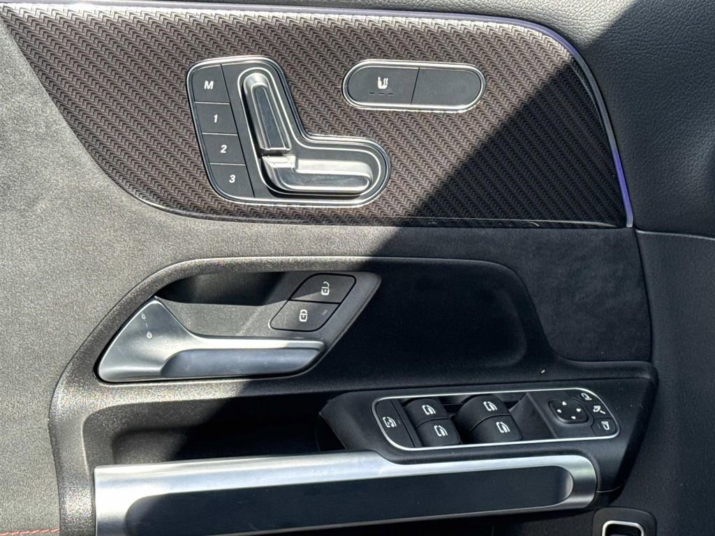 Used 2025 Mercedes-Benz GLB 250 image 20