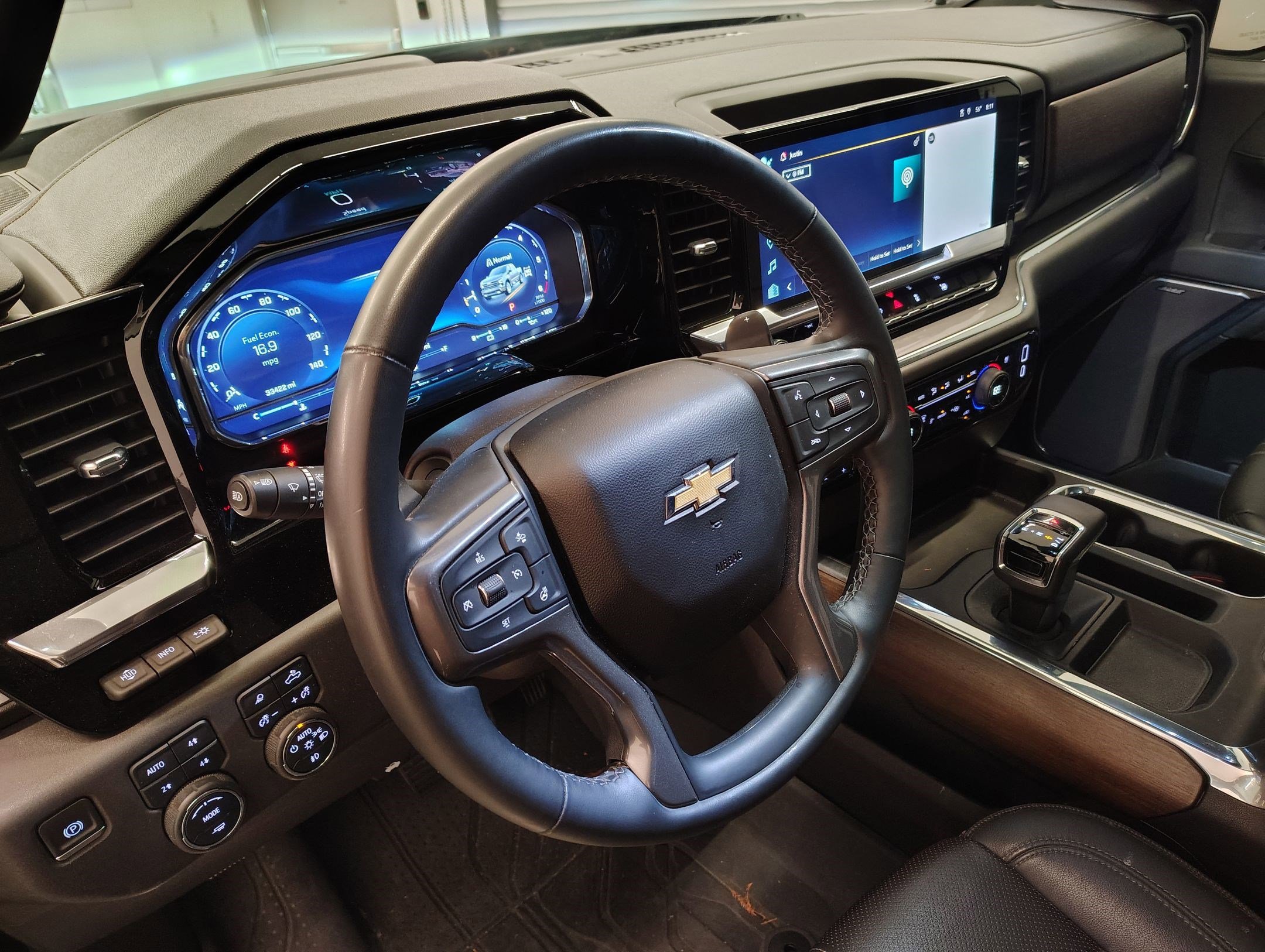 Used 2023 Chevrolet Silverado 1500 High Country w/ High Country Premium Package image 4