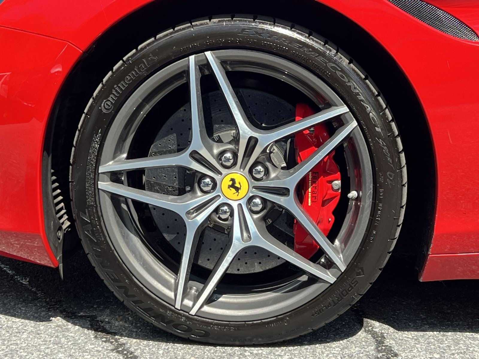 Used 2016 Ferrari California T RWD image 17