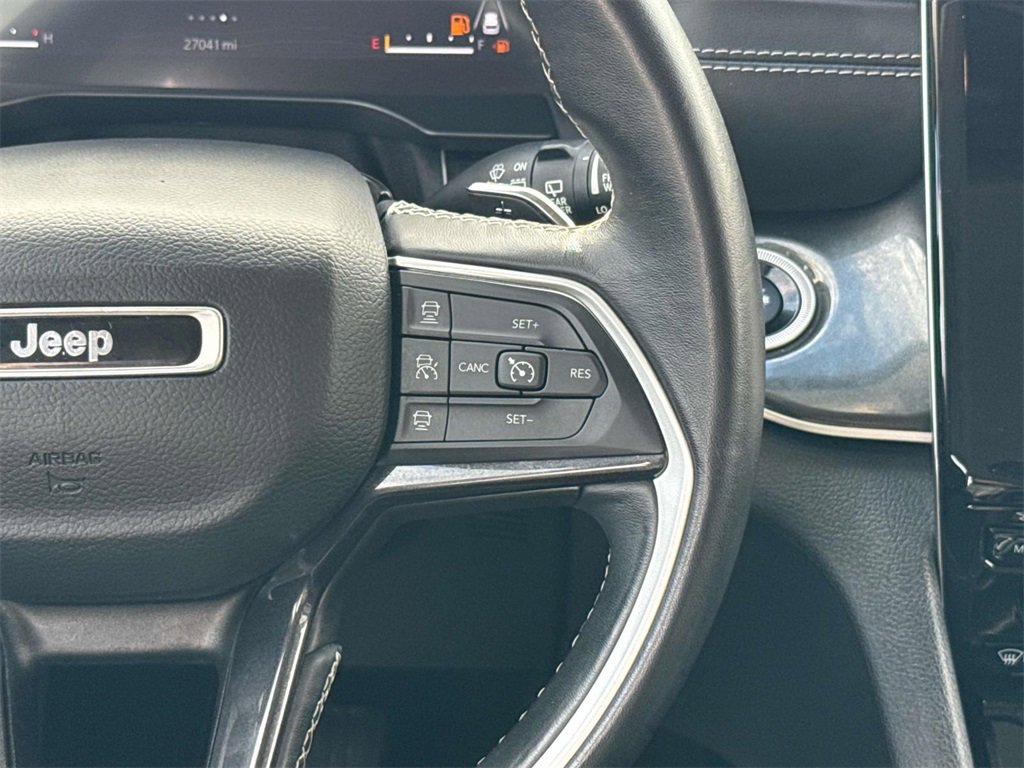 Used 2022 Jeep Grand Cherokee Laredo w/ Luxury Tech Group I image 16