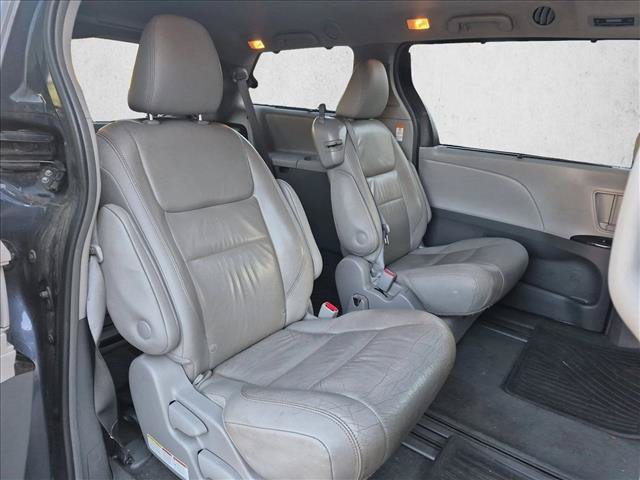 Used 2019 Toyota Sienna XLE w/ XLE Navigation Package FWD image 13