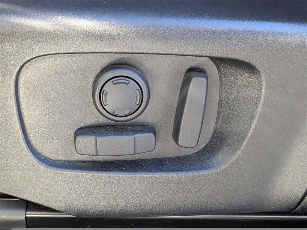 Used 2025 Land Rover Discovery Sport S image 19