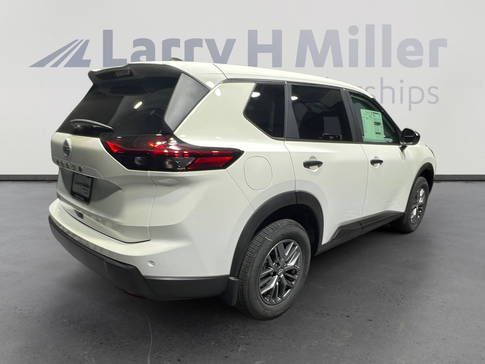 New 2026 Nissan Rogue S image 5