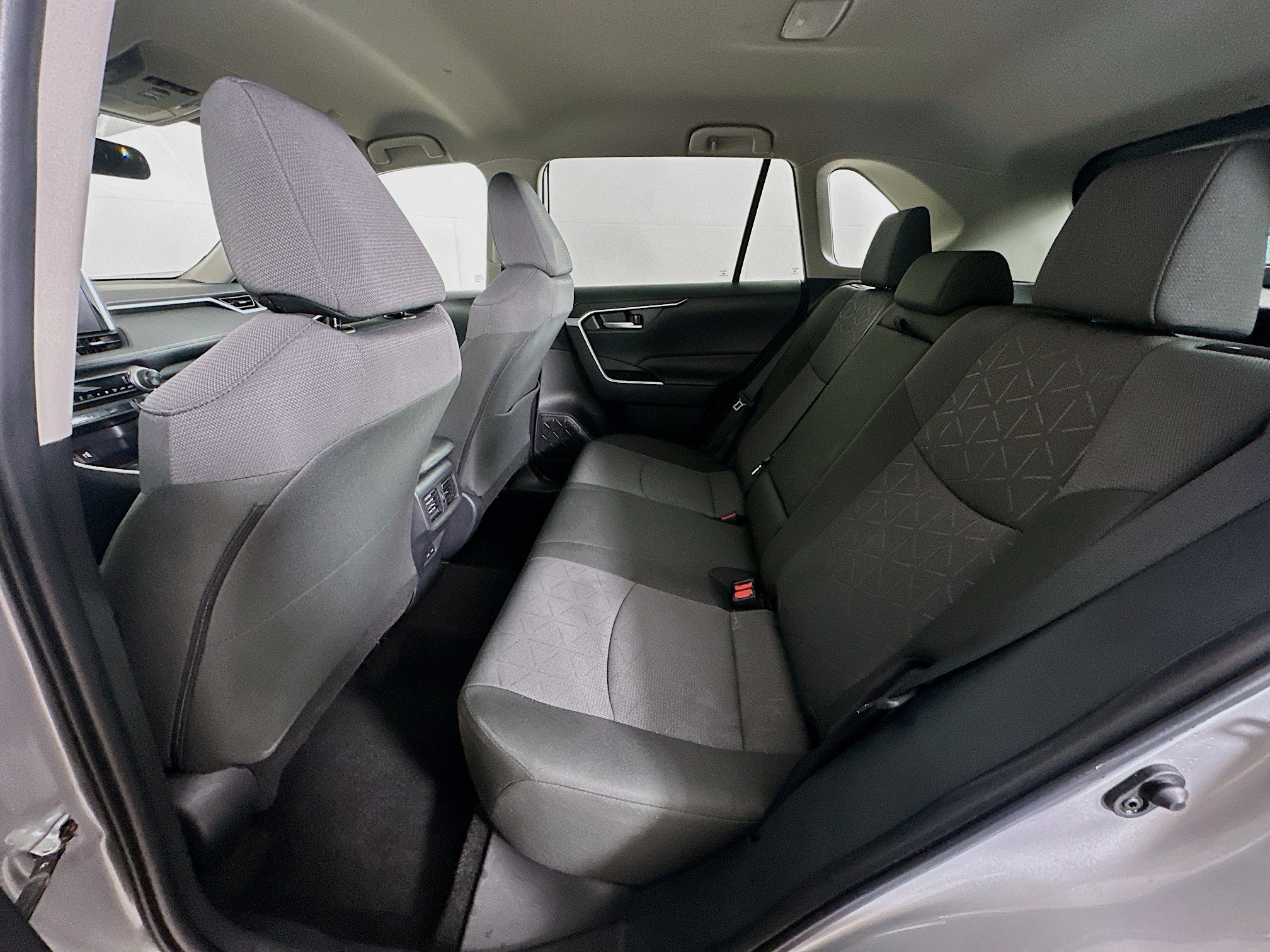 Used 2025 Toyota RAV4 XLE FWD image 27