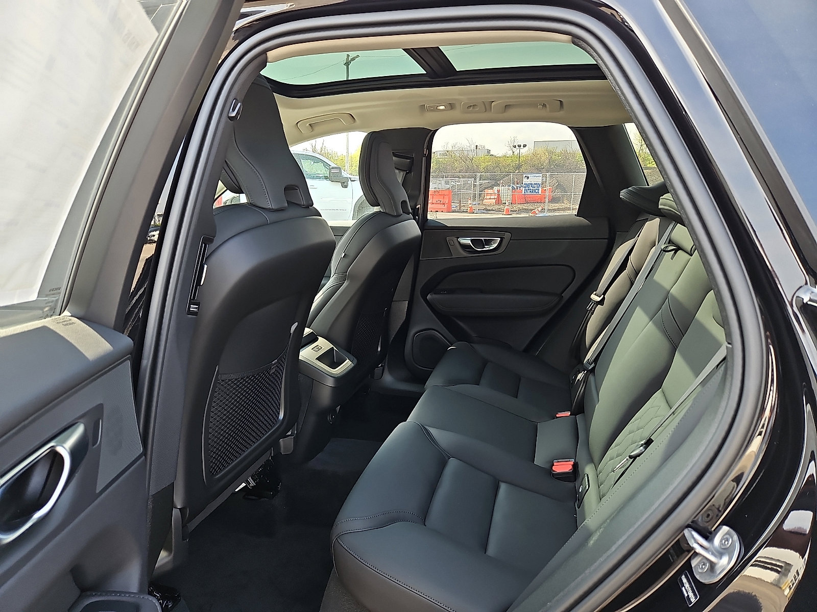 New 2026 Volvo XC60 B5 Plus w/ Protection Package Premier AWD/4WD image 8