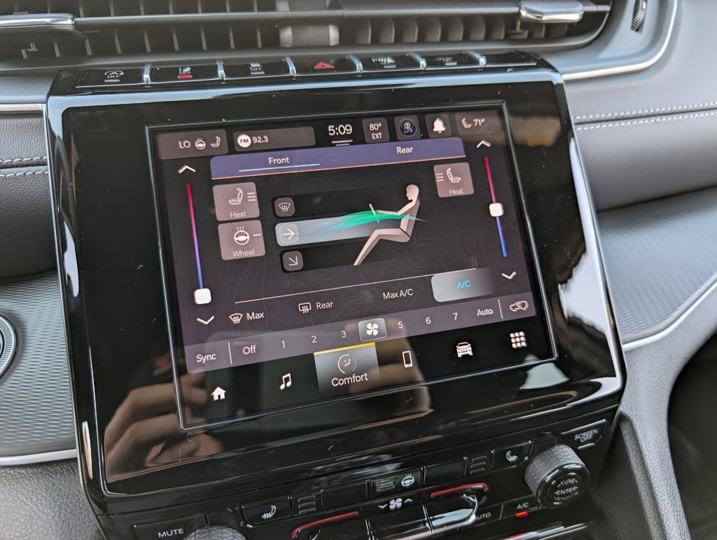 New 2025 Jeep Grand Cherokee L Altitude image 26