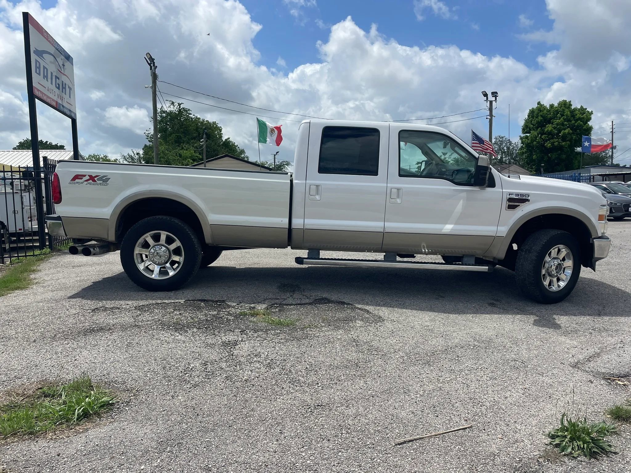 Used 2010 Ford F350 Lariat AWD/4WD image 4