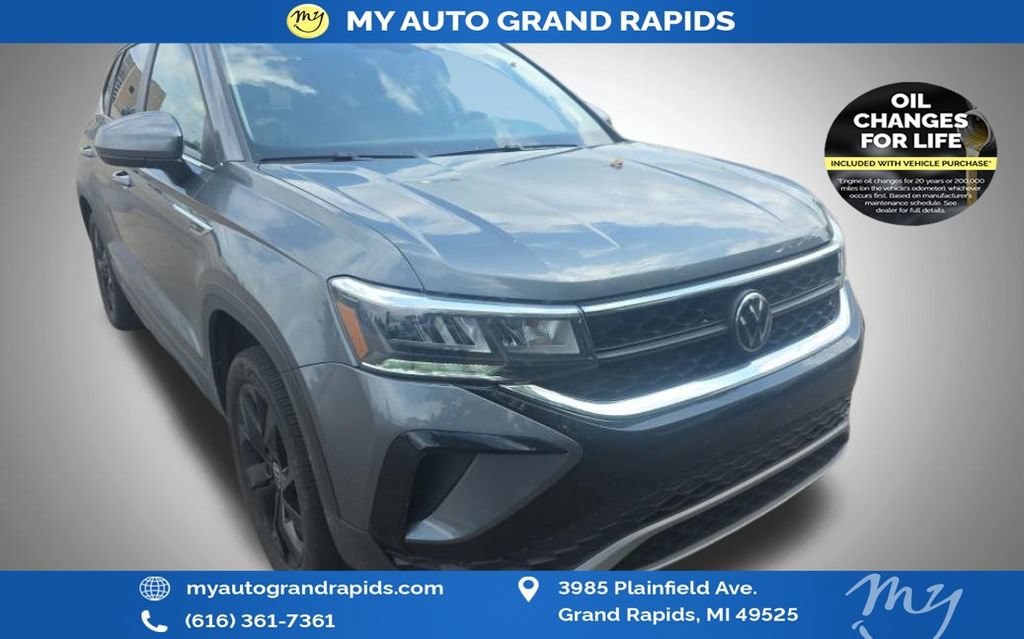 Used 2023 Volkswagen Taos SE w/ Panoramic Sunroof Package AWD/4WD image 1