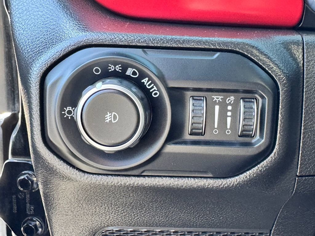 Used 2022 Jeep Wrangler Unlimited Rubicon AWD/4WD image 29
