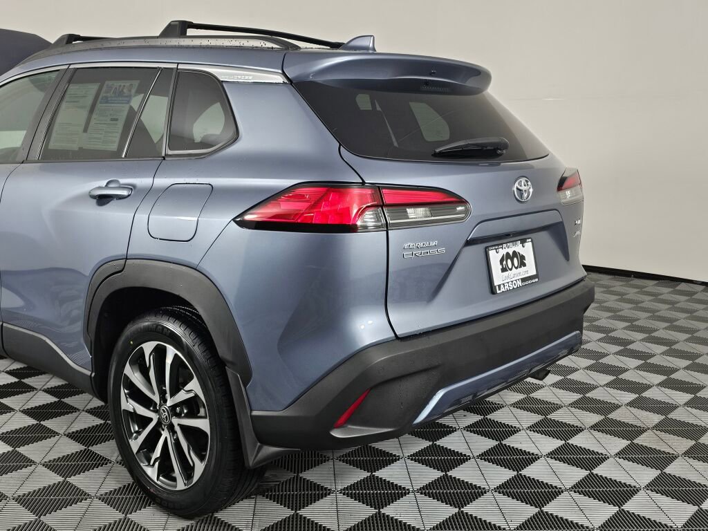 Used 2023 Toyota Corolla Cross XLE w/ Convenience Package image 13