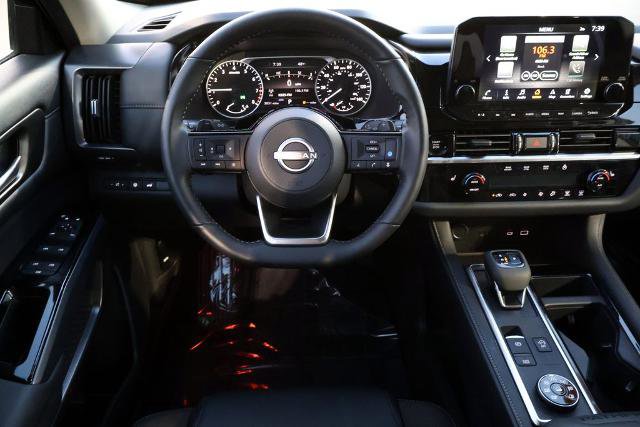 Certified 2025 Nissan Pathfinder SL image 17