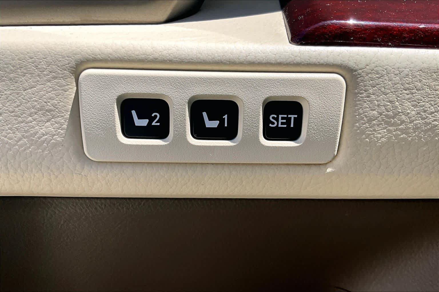 Used 2015 Lexus GX 460 w/ Premium Package AWD/4WD image 32