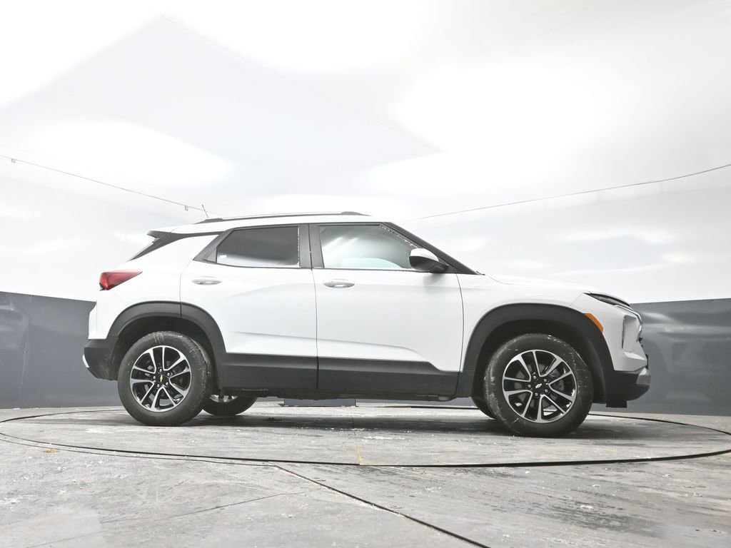 Used 2025 Chevrolet TrailBlazer LT w/ Driver Confidence Package image 45