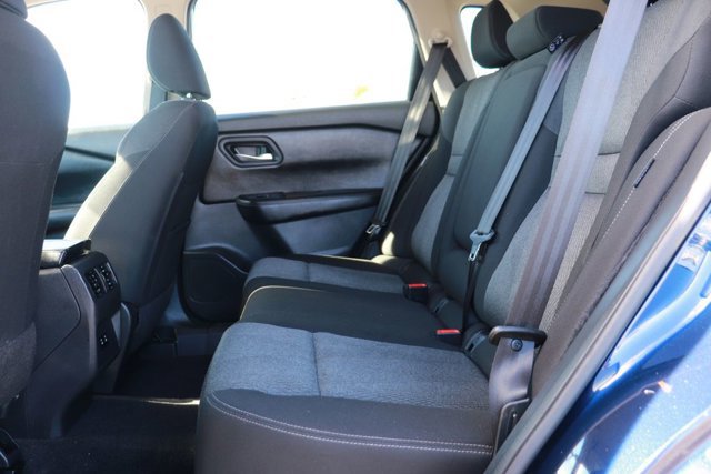 Used 2025 Nissan Rogue SV image 12