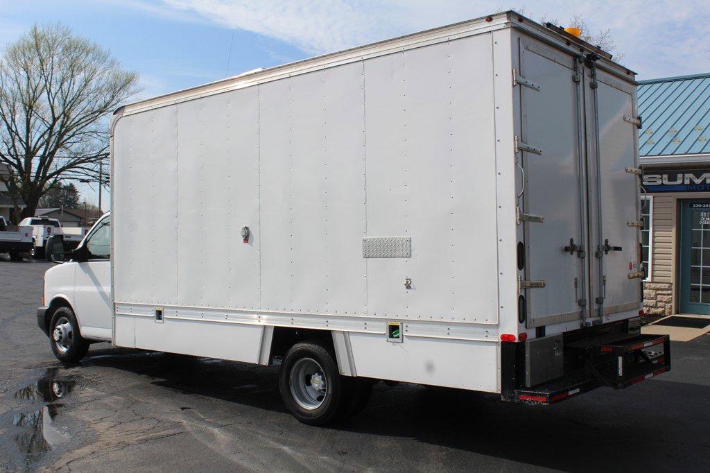 Used 2016 Chevrolet Express 4500 Extended image 3