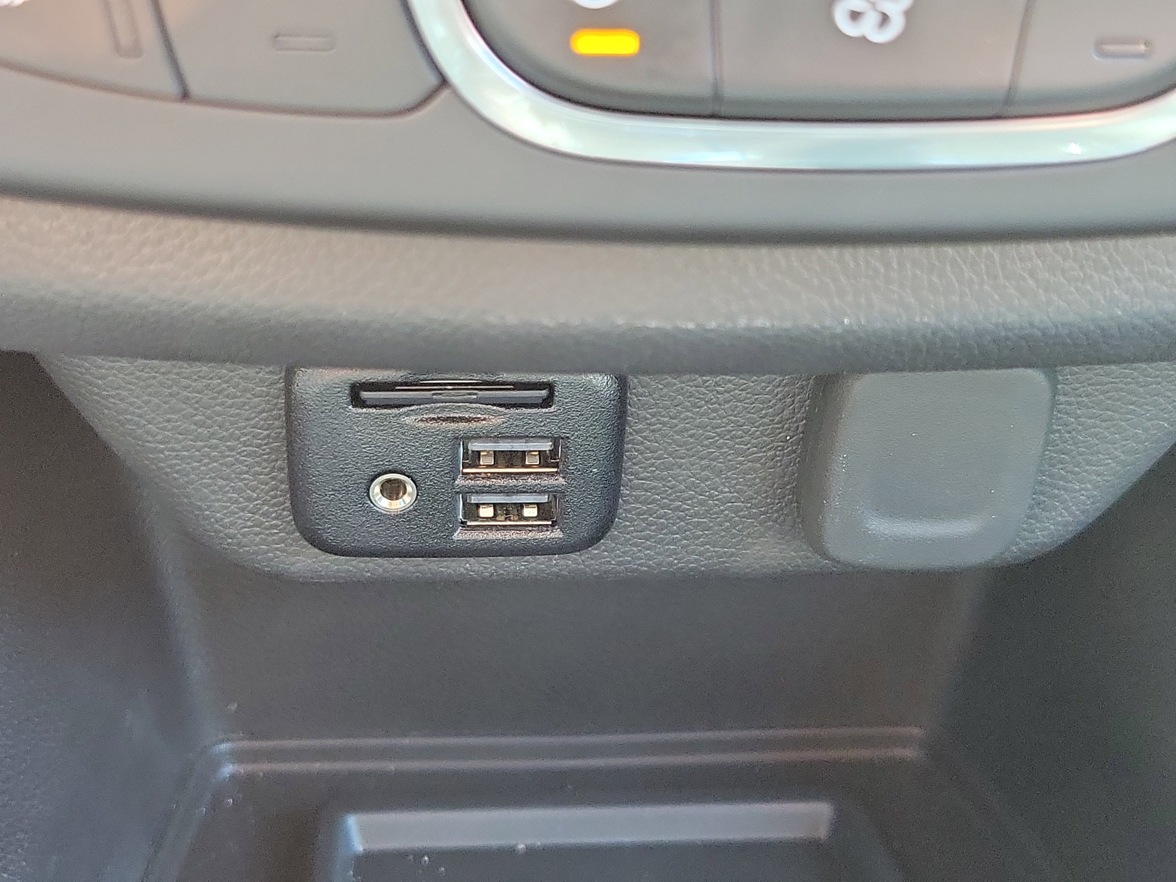 Used 2023 Chevrolet Traverse RS image 26