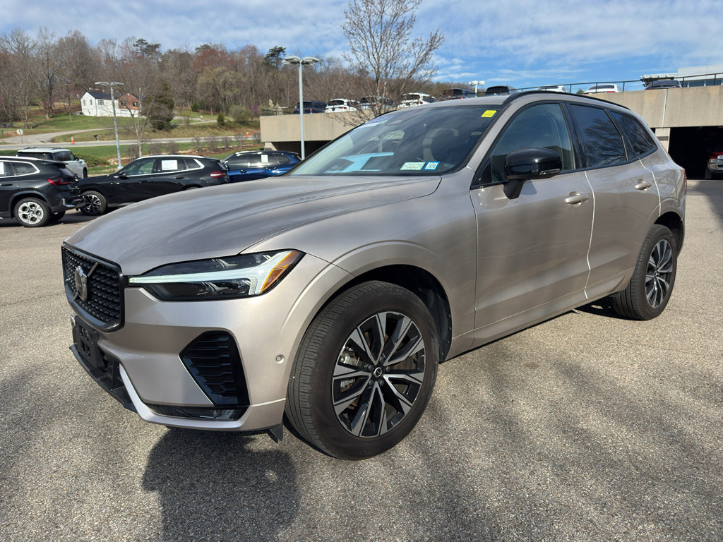 Certified 2025 Volvo XC60 B5 Plus image 3