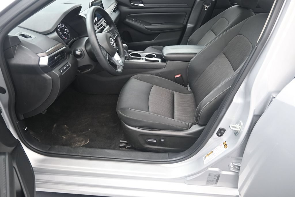 Used 2024 Nissan Altima 2.5 SV FWD image 16