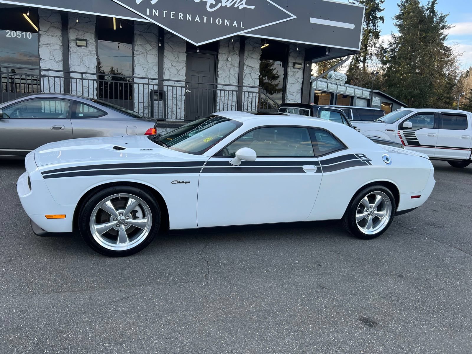 Used 2012 Dodge Challenger R/T RWD image 2